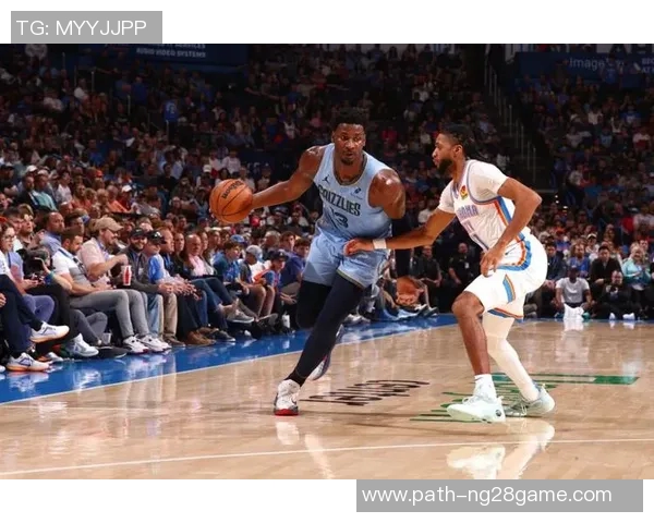 雷霆对决灰熊精彩回顾球迷热议赛场表现与战术分析